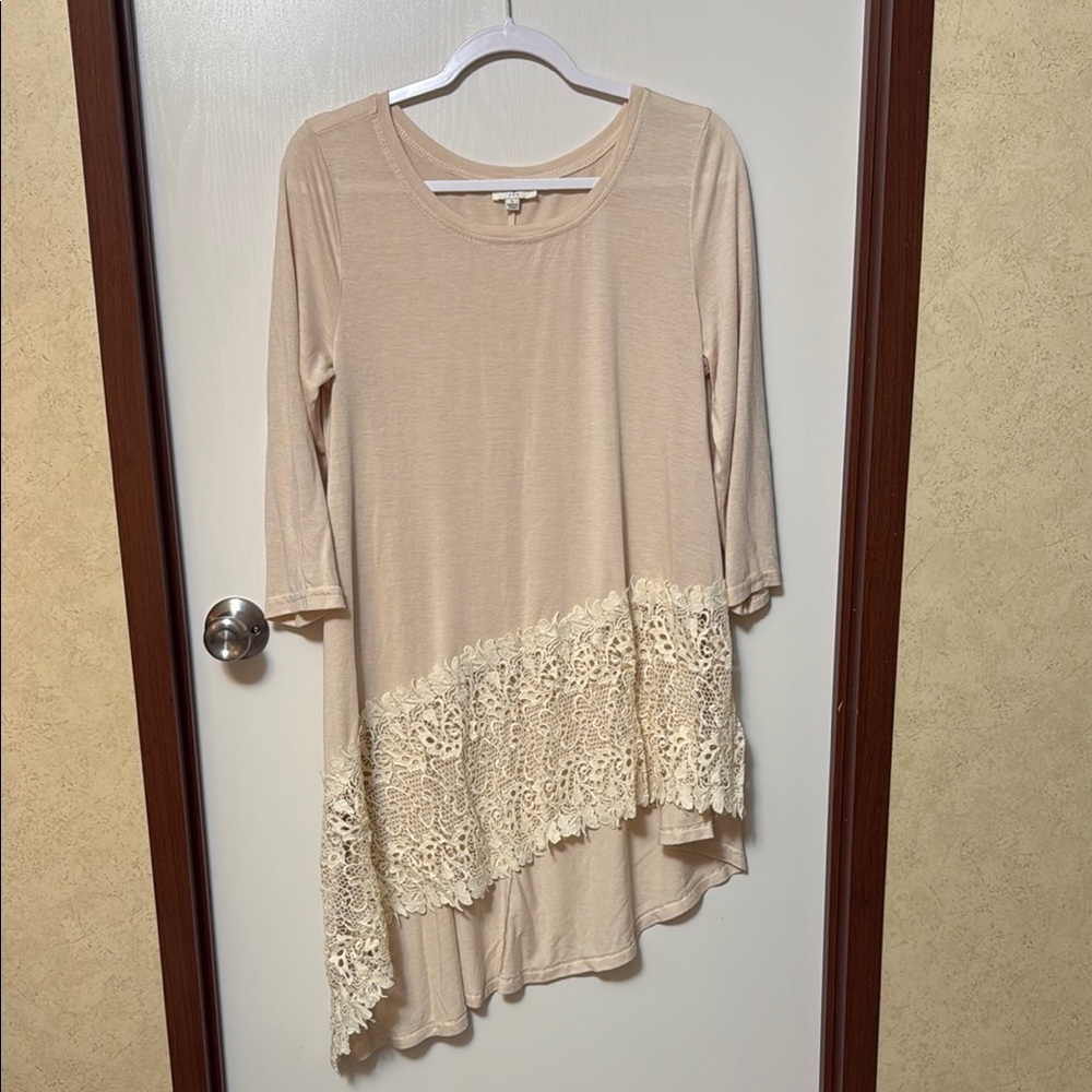 Umgee Elegant Cream Lace Trim Women's Top Size L